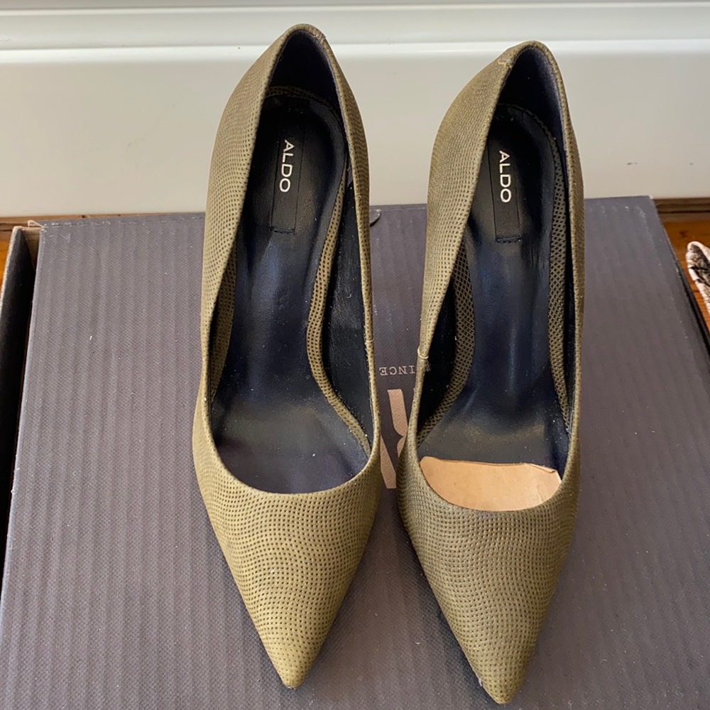 Military Green Pumps